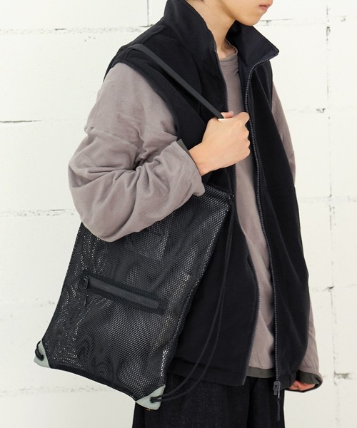 BURLAP OUTFITTER(バーラップアウトフィッター)の「BURLAP OUTFITTER バーラップアウトフィッター REVERSIBLE KNAP-TOTE(バックパック/リュック・メンズ・ブラック/ベージュ・FREE)」の3枚目の写真