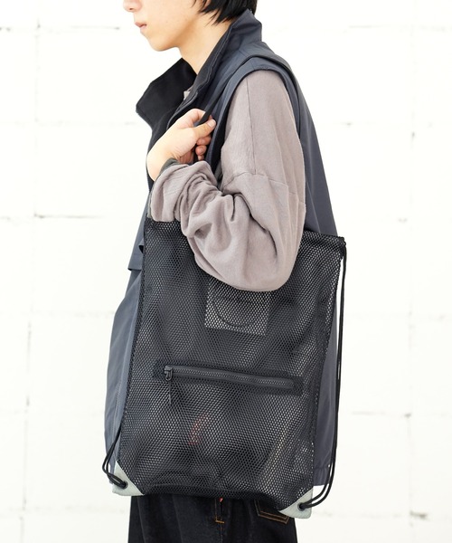 BURLAP OUTFITTER(バーラップアウトフィッター)の「BURLAP OUTFITTER バーラップアウトフィッター REVERSIBLE KNAP-TOTE(バックパック/リュック・メンズ・ブラック/ベージュ・FREE)」の5枚目の写真