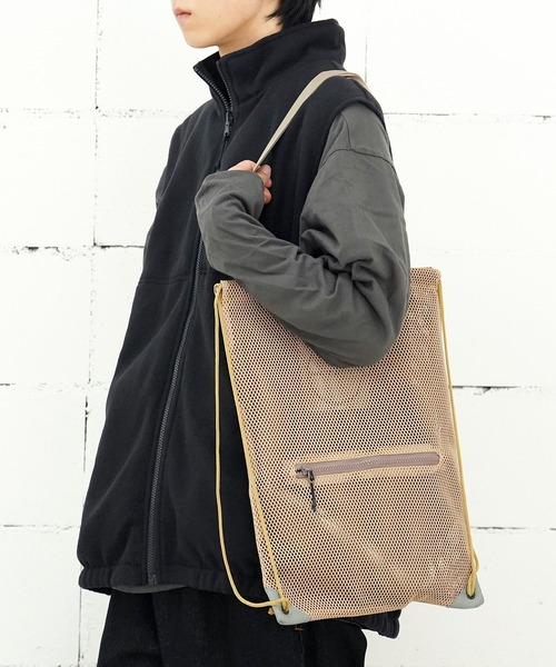 BURLAP OUTFITTER(バーラップアウトフィッター)の「BURLAP OUTFITTER バーラップアウトフィッター REVERSIBLE KNAP-TOTE(バックパック/リュック・メンズ・ブラック/ベージュ・FREE)」の14枚目の写真