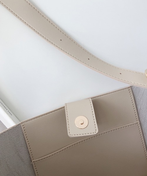 AS KNOW AS plus（アズノゥアズプラス）の「フェイクレザーショルダーバッグ（ショルダーバッグ・レディース・ブラック/ライトベージュ/ダークブラウン/モカ/シルバー・FREE）」の7枚目の写真