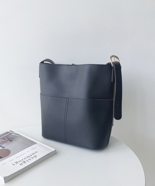 AS KNOW AS plus（アズノゥアズプラス）の「フェイクレザーショルダーバッグ（ショルダーバッグ・レディース・ブラック/ライトベージュ/ダークブラウン/モカ/シルバー・FREE）」の9枚目の写真