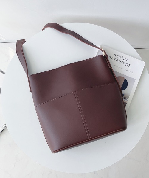 AS KNOW AS plus（アズノゥアズプラス）の「フェイクレザーショルダーバッグ（ショルダーバッグ・レディース・ブラック/ライトベージュ/ダークブラウン/モカ/シルバー・FREE）」の10枚目の写真