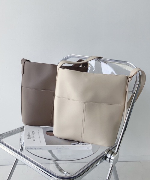 AS KNOW AS plus（アズノゥアズプラス）の「フェイクレザーショルダーバッグ（ショルダーバッグ・レディース・ブラック/ライトベージュ/ダークブラウン/モカ/シルバー・FREE）」の11枚目の写真