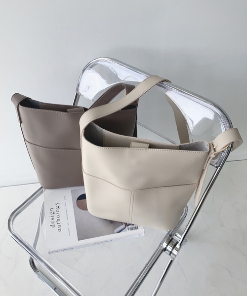 AS KNOW AS plus（アズノゥアズプラス）の「フェイクレザーショルダーバッグ（ショルダーバッグ・レディース・ブラック/ライトベージュ/ダークブラウン/モカ/シルバー・FREE）」の12枚目の写真