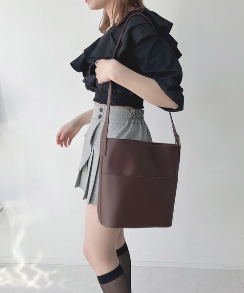 AS KNOW AS plus（アズノゥアズプラス）の「フェイクレザーショルダーバッグ（ショルダーバッグ・レディース・ブラック/ライトベージュ/ダークブラウン/モカ/シルバー・FREE）」の20枚目の写真