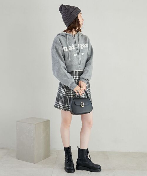 MAJESTIC LEGON（マジェスティックレゴン）の「ショートロゴジップニット（パーカー・レディース・グレー/アイボリー/ピンク・MEDIUM）」の11枚目の写真