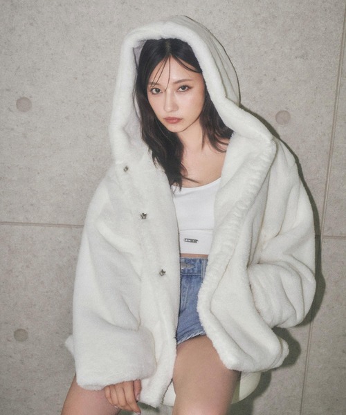 ANDGEEBEE(アンジービー)の「UNISEX エコファーパーカー(その他アウター・レディース・ホワイト/ブラック・FREE)」の3枚目の写真