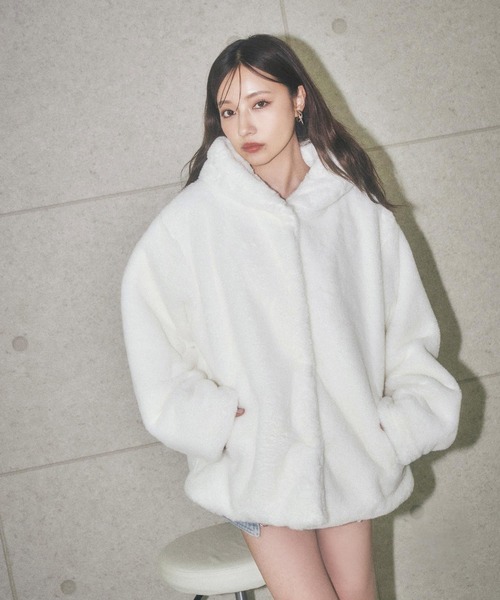 ANDGEEBEE(アンジービー)の「UNISEX エコファーパーカー(その他アウター・レディース・ホワイト/ブラック・FREE)」の5枚目の写真