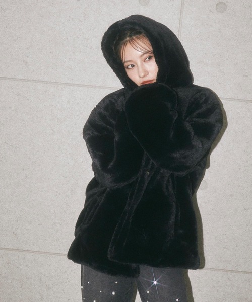 ANDGEEBEE(アンジービー)の「UNISEX エコファーパーカー(その他アウター・レディース・ホワイト/ブラック・FREE)」の13枚目の写真