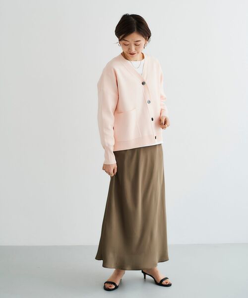 le.coeur blanc（ルクールブラン）の「スムースアミワイドシルエットVカーデ（カーディガン/ボレロ・レディース・ネイビー/オフホワイト/ライトピンク・38）」の15枚目の写真