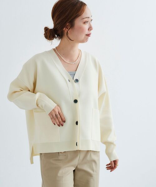 le.coeur blanc（ルクールブラン）の「スムースアミワイドシルエットVカーデ（カーディガン/ボレロ・レディース・ネイビー/オフホワイト/ライトピンク・38）」の17枚目の写真