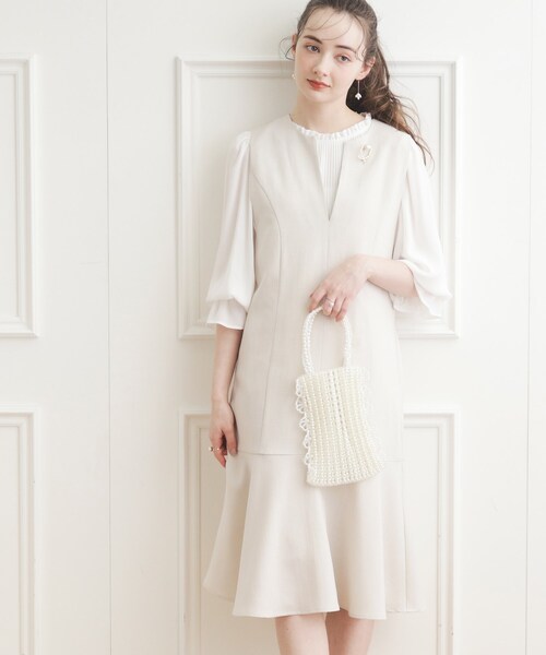 couture brooch（クチュールブローチ）の「◆【オフィス／学校行事にも】Vネック裾フレアジャンスカ（ワンピース・レディース・ライトグレー/ブラック・36/38/40/42）」の16枚目の写真