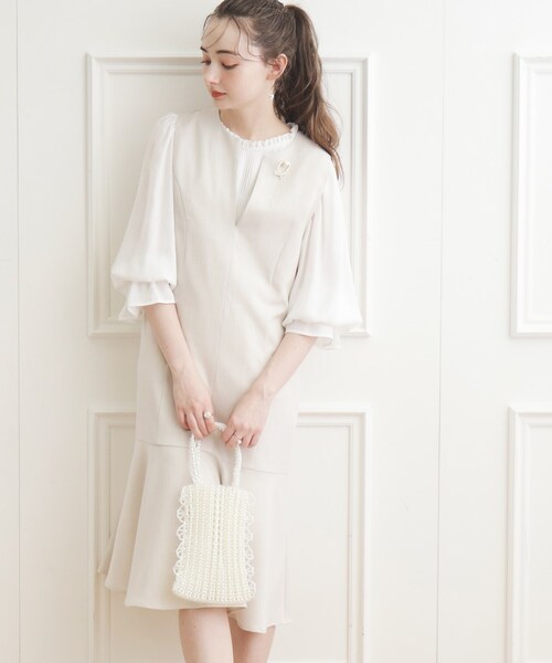 couture brooch（クチュールブローチ）の「◆【オフィス／学校行事にも】Vネック裾フレアジャンスカ（ワンピース・レディース・ライトグレー/ブラック・36/38/40/42）」の17枚目の写真