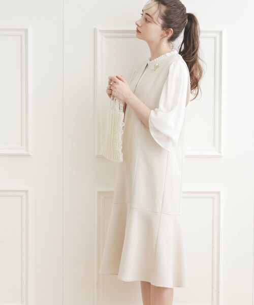 couture brooch（クチュールブローチ）の「◆【オフィス／学校行事にも】Vネック裾フレアジャンスカ（ワンピース・レディース・ライトグレー/ブラック・36/38/40/42）」の18枚目の写真