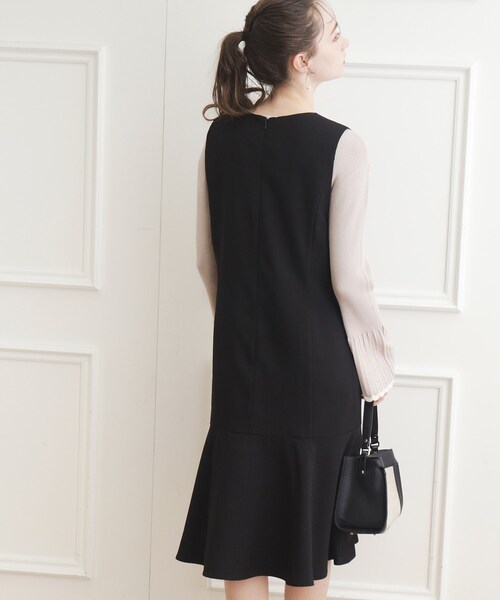 couture brooch（クチュールブローチ）の「◆【オフィス／学校行事にも】Vネック裾フレアジャンスカ（ワンピース・レディース・ライトグレー/ブラック・36/38/40/42）」の4枚目の写真