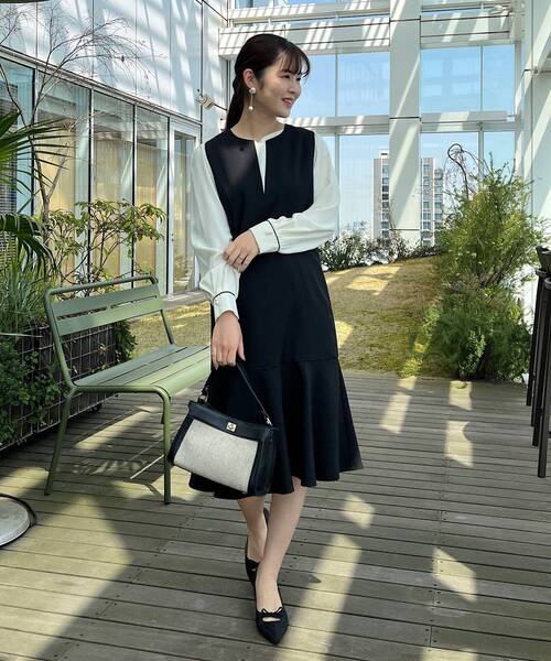 couture brooch（クチュールブローチ）の「◆【オフィス／学校行事にも】Vネック裾フレアジャンスカ（ワンピース・レディース・ライトグレー/ブラック・36/38/40/42）」の8枚目の写真