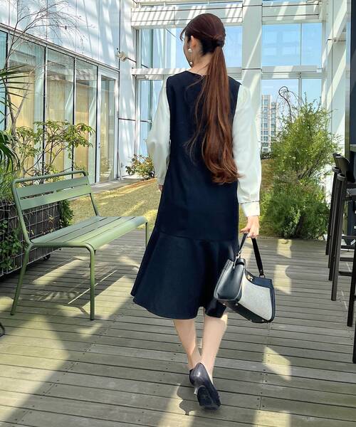 couture brooch（クチュールブローチ）の「◆【オフィス／学校行事にも】Vネック裾フレアジャンスカ（ワンピース・レディース・ライトグレー/ブラック・36/38/40/42）」の9枚目の写真