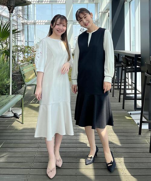 couture brooch（クチュールブローチ）の「◆【オフィス／学校行事にも】Vネック裾フレアジャンスカ（ワンピース・レディース・ライトグレー/ブラック・36/38/40/42）」の3枚目の写真