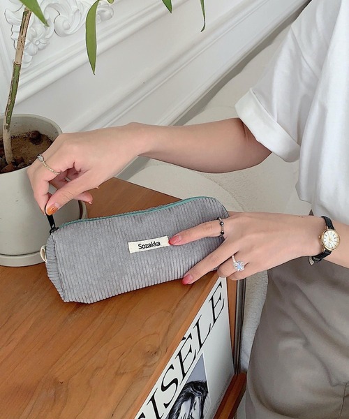 TONE SELECT GOODS（トーンセレクトグッズ）の「urbanfemine./コーデュロイペンケース・ポーチ U7224（ポーチ・レディース・グレー/ブルー/ベージュ/パープル/イエロー/ホワイト/ピンク/グリーン/ダークグリーン/ブラック/ブラウン・FREE）」の3枚目の写真