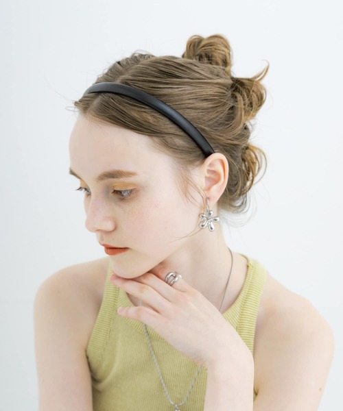 SMELLY(スメリー)の「フェイクレザーカチューシャ(カチューシャ・レディース・ブラック・-)」の5枚目の写真