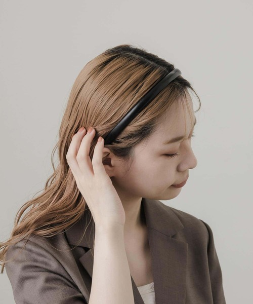 SMELLY(スメリー)の「フェイクレザーカチューシャ(カチューシャ・レディース・ブラック・-)」の2枚目の写真