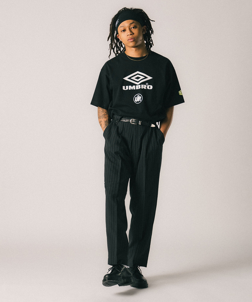 UMBRO（アンブロ）の「UMBRO×LINEUP logo tee / ロゴTシャツ UM24SS417-CS01（Tシャツ/カットソー・メンズ・ホワイト/ブラック・MEDIUM/LARGE/X-LARGE）」の3枚目の写真