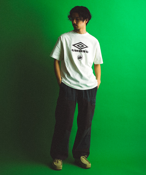 UMBRO（アンブロ）の「UMBRO×LINEUP logo tee / ロゴTシャツ UM24SS417-CS01（Tシャツ/カットソー・メンズ・ホワイト/ブラック・MEDIUM/LARGE/X-LARGE）」の9枚目の写真