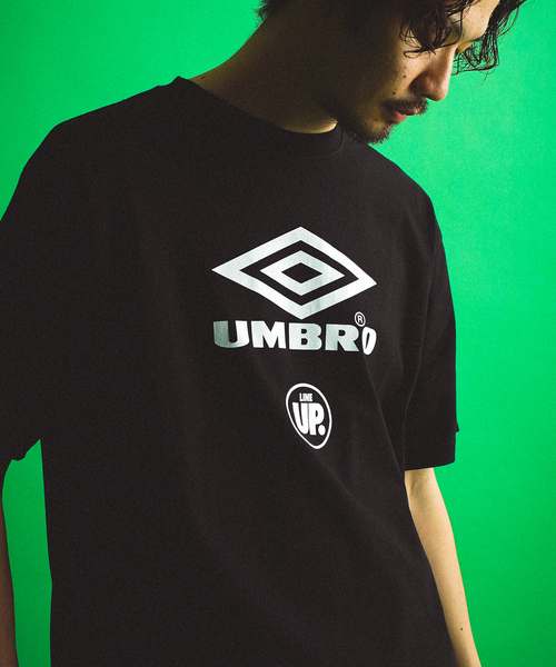 UMBRO（アンブロ）の「UMBRO×LINEUP logo tee / ロゴTシャツ UM24SS417-CS01（Tシャツ/カットソー・メンズ・ホワイト/ブラック・MEDIUM/LARGE/X-LARGE）」の10枚目の写真