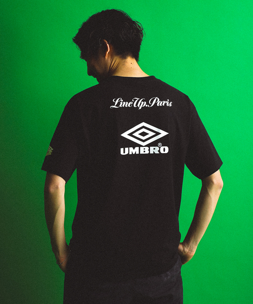 UMBRO（アンブロ）の「UMBRO×LINEUP logo tee / ロゴTシャツ UM24SS417-CS01（Tシャツ/カットソー・メンズ・ホワイト/ブラック・MEDIUM/LARGE/X-LARGE）」の11枚目の写真