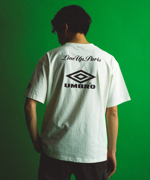 UMBRO（アンブロ）の「UMBRO×LINEUP logo tee / ロゴTシャツ UM24SS417-CS01（Tシャツ/カットソー・メンズ・ホワイト/ブラック・MEDIUM/LARGE/X-LARGE）」の16枚目の写真