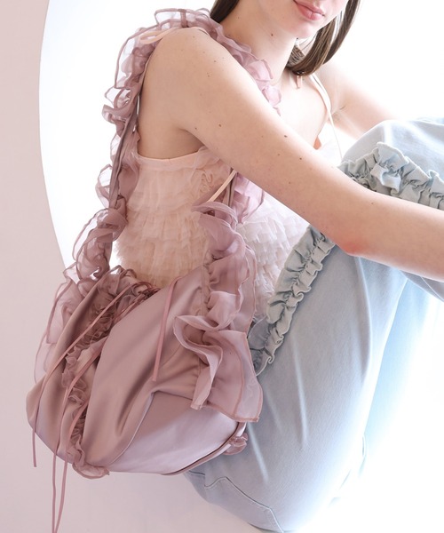 Seemi. byNICECLAUP（ シーミーバイナイスクラップ）の「【Seemi.】フリルバッグ（トートバッグ・レディース・アイボリー/ピンク/ブラック・FREE）」の3枚目の写真