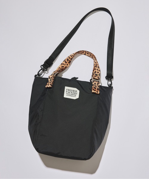 FREDRIK PACKERS(フレドリックパッカーズ)の「【FREDRIK PACKERS】210D + 600D MISSION TOTE XS(ショルダーバッグ・レディース・カーキ/ブラック/チャコールグレー/ブラック系その他2・FREE)」の1枚目の写真