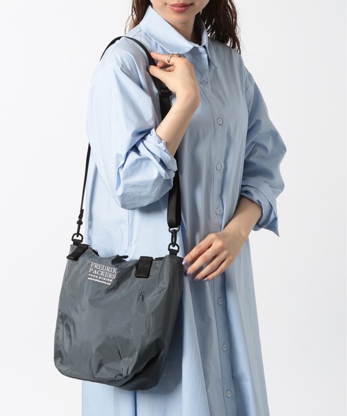 FREDRIK PACKERS(フレドリックパッカーズ)の「【FREDRIK PACKERS】210D + 600D MISSION TOTE XS(ショルダーバッグ・レディース・カーキ/ブラック/チャコールグレー/ブラック系その他2・FREE)」の22枚目の写真