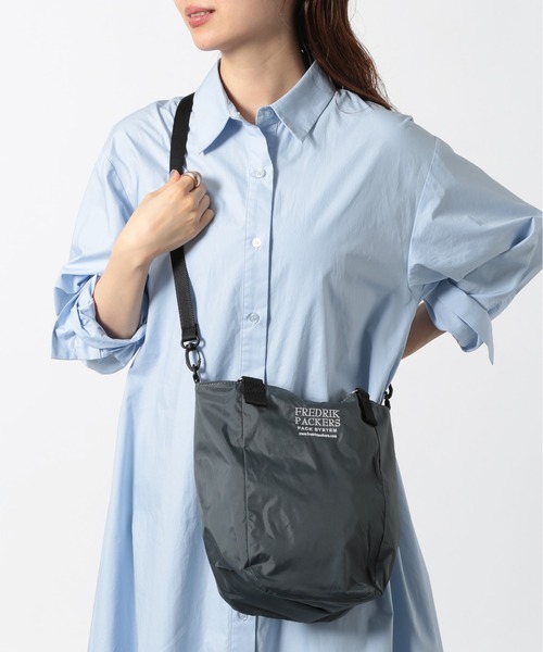 FREDRIK PACKERS(フレドリックパッカーズ)の「【FREDRIK PACKERS】210D + 600D MISSION TOTE XS(ショルダーバッグ・レディース・カーキ/ブラック/チャコールグレー/ブラック系その他2・FREE)」の21枚目の写真