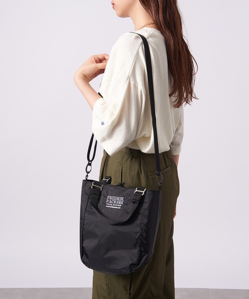 FREDRIK PACKERS(フレドリックパッカーズ)の「【FREDRIK PACKERS】210D + 600D MISSION TOTE XS(ショルダーバッグ・レディース・カーキ/ブラック/チャコールグレー/ブラック系その他2・FREE)」の17枚目の写真