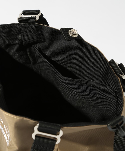 FREDRIK PACKERS(フレドリックパッカーズ)の「【FREDRIK PACKERS】210D + 600D MISSION TOTE XS(ショルダーバッグ・レディース・カーキ/ブラック/チャコールグレー/ブラック系その他2・FREE)」の8枚目の写真