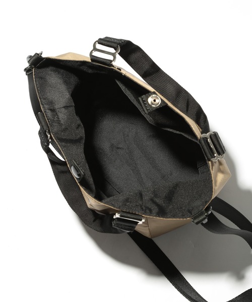 FREDRIK PACKERS(フレドリックパッカーズ)の「【FREDRIK PACKERS】210D + 600D MISSION TOTE XS(ショルダーバッグ・レディース・カーキ/ブラック/チャコールグレー/ブラック系その他2・FREE)」の9枚目の写真