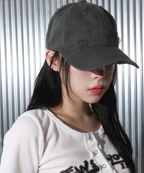 FOLLOWIN（フォロウィン）の「[UNISEX][小頭フィット][オールシーズン可能]ビンテージ ダメージ無地デザイン ボールキャップ（キャップ・レディース・ベージュ/ネイビー/グレー/ブラック/ライトブルー・ONE SIZE）」の4枚目の写真