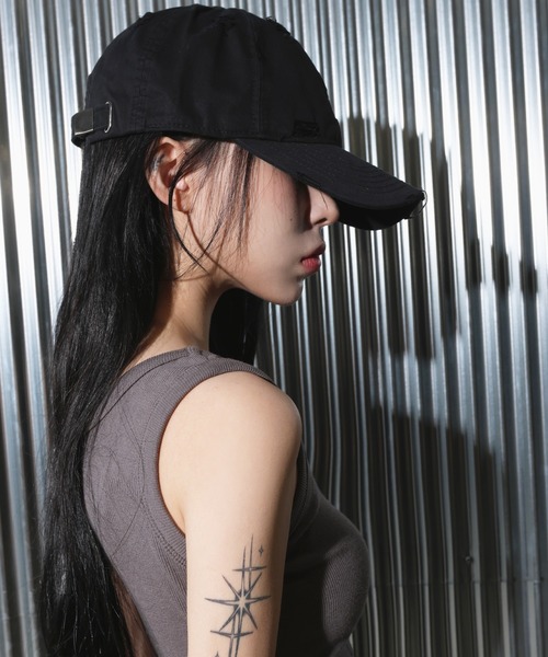 FOLLOWIN（フォロウィン）の「[UNISEX][小頭フィット][オールシーズン可能]ビンテージ ダメージ無地デザイン ボールキャップ（キャップ・レディース・ベージュ/ネイビー/グレー/ブラック/ライトブルー・ONE SIZE）」の11枚目の写真