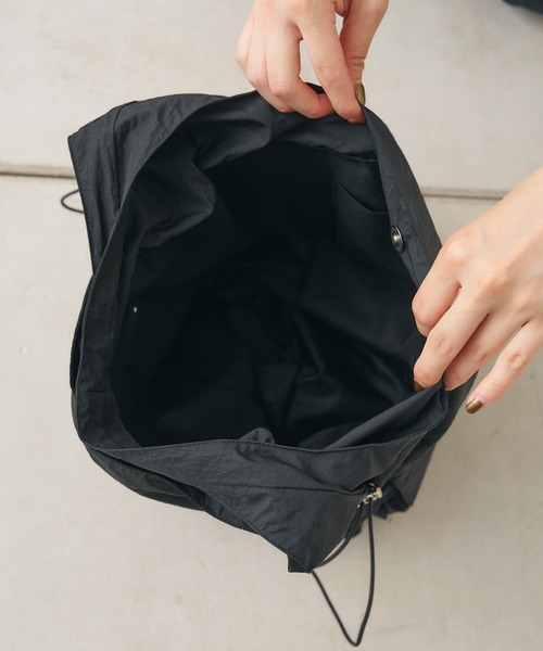 Actually（アクチュアリー）の「ナイロンサイドシャーリングトート（トートバッグ・レディース・ブラック/アイボリー/ブルー・フリー）」の15枚目の写真
