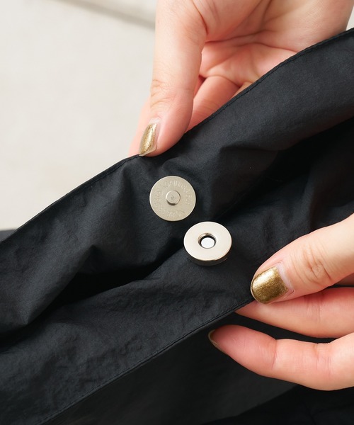 Actually（アクチュアリー）の「ナイロンサイドシャーリングトート（トートバッグ・レディース・ブラック/アイボリー/ブルー・フリー）」の16枚目の写真