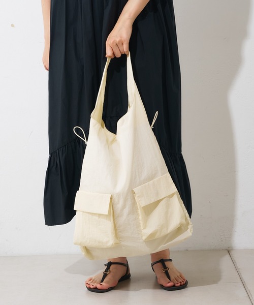 Actually（アクチュアリー）の「ナイロンサイドシャーリングトート（トートバッグ・レディース・ブラック/アイボリー/ブルー・フリー）」の8枚目の写真