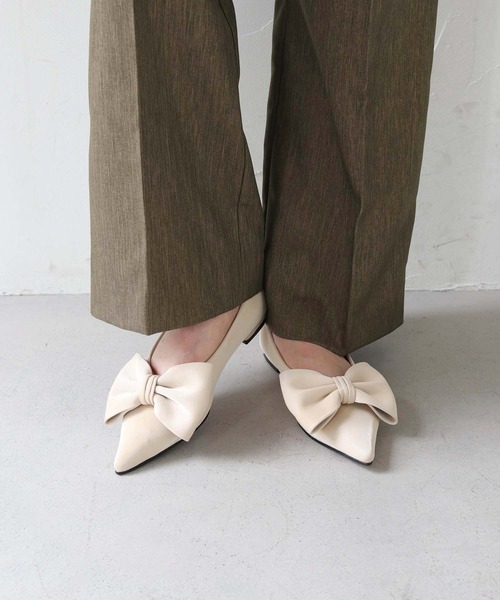 CLEIO(クレイオ)の「【CLEIO】リボンパンプス(パンプス・レディース・アイボリー/ブラック・22.5/23/23.5/24)」の2枚目の写真