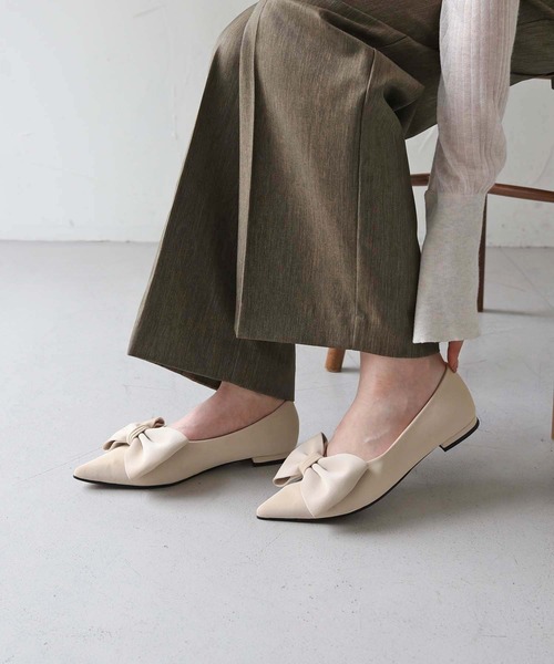 CLEIO(クレイオ)の「【CLEIO】リボンパンプス(パンプス・レディース・アイボリー/ブラック・22.5/23/23.5/24)」の4枚目の写真