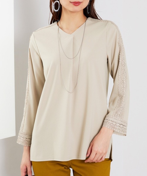 BELLUNA PLUS(ベルーナ)の「カットジョーゼット素材レース使いブラウス(Tシャツ/カットソー・レディース・セージグリーン/アイボリー/ピンク/ネイビー・MEDIUM/LARGE/X-LARGE)」の5枚目の写真