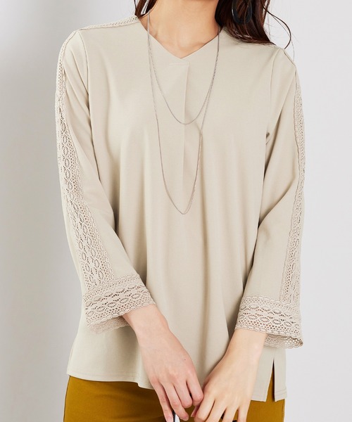 BELLUNA PLUS(ベルーナ)の「カットジョーゼット素材レース使いブラウス(Tシャツ/カットソー・レディース・セージグリーン/アイボリー/ピンク/ネイビー・MEDIUM/LARGE/X-LARGE)」の6枚目の写真