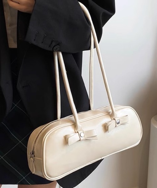.KOM(ドットコム)の「A'GEM/9 × .kom 『.KOM/ドットケーオーエム』 シングルショルダーバッグ(ショルダーバッグ・レディース・ホワイト/レッド/ピンク/ブラック・FREE)」の2枚目の写真