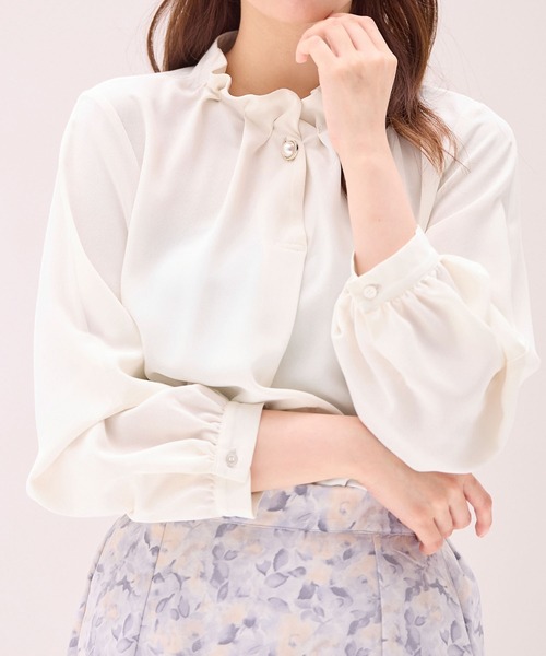 alotta(アロッタ)の「袖2WAYビジュー釦衿タックブラウス(シャツ/ブラウス・レディース・ホワイト/ベージュ/ブラック・LL/3L/L/M)」の14枚目の写真