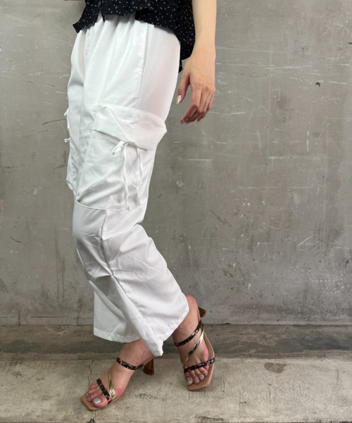 tolene(トレネ)の「ワイドシルエット サイドポケット カーゴパンツ(カーゴパンツ・レディース・ホワイト/ピンク/グリーン/ブラック・FREE)」の8枚目の写真
