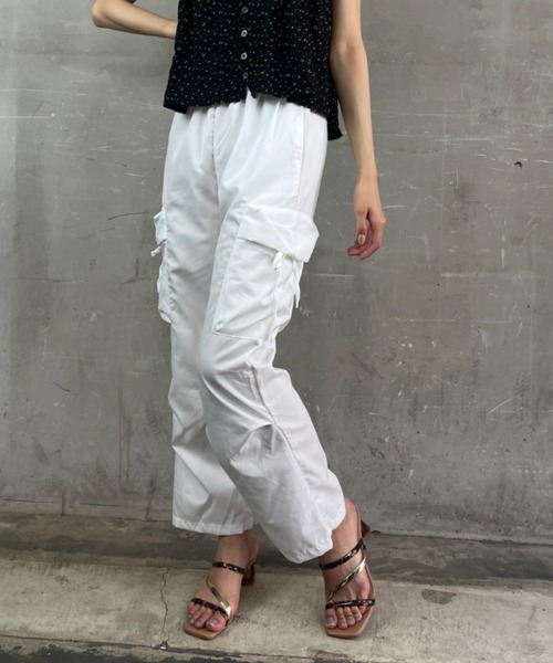tolene(トレネ)の「ワイドシルエット サイドポケット カーゴパンツ(カーゴパンツ・レディース・ホワイト/ピンク/グリーン/ブラック・FREE)」の9枚目の写真